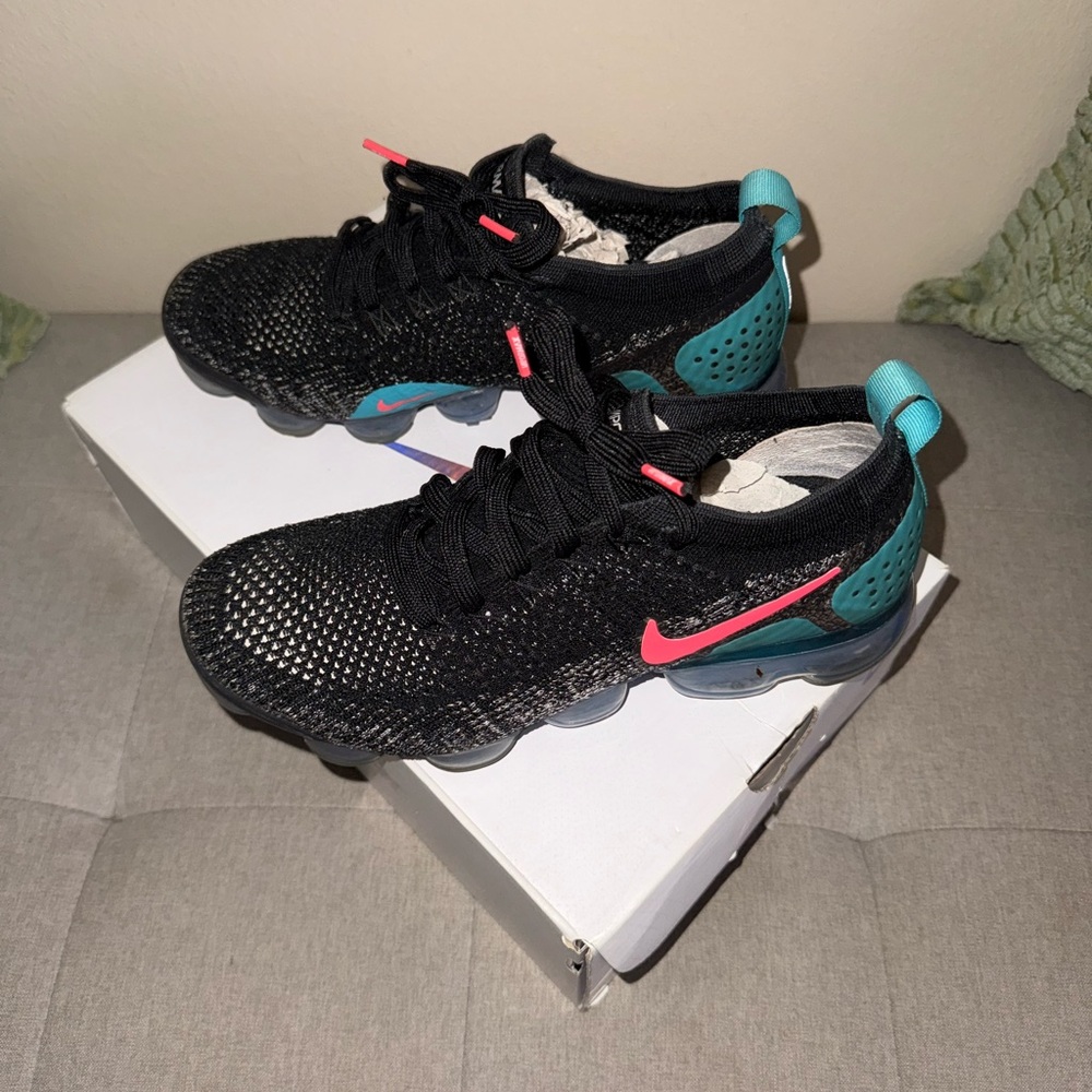 NIKE VaporMax Flyknit 2 | Size 8.5 Women’s | Great Condition